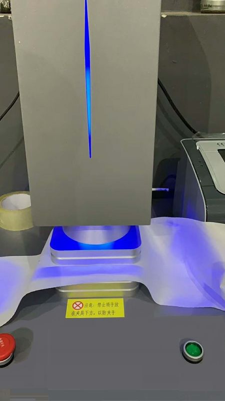 25gsm 260mm 용해에 의하여 불어지는 직물 시험기, 시험기 백색과 회색을 만드는 비 길쌈된 직물